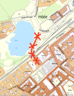 Karta som visar avstängd väg med röda kryss.